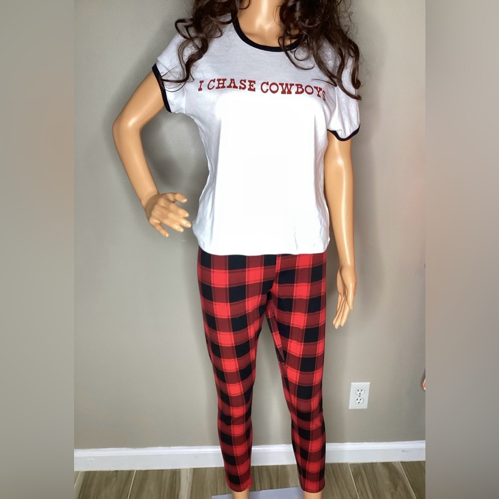 “I chase cowboys” T-shirt with black&red plaid leggings